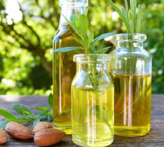 advantages-of-almond-oil-for-hair-and-its-uses